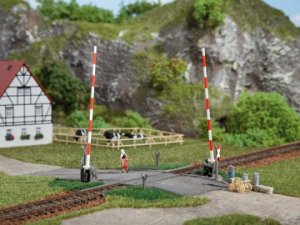 Auhagen Beschrankter Bahnübergang H0