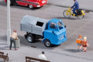 Auhagen Multicar M22 mit Abfallsammelbehälter H0