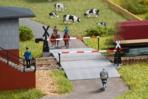 Auhagen Beschrankter Bahnübergang N